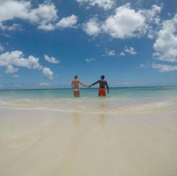 Lindsey Vonn innamorata in spiaggia. Instagram